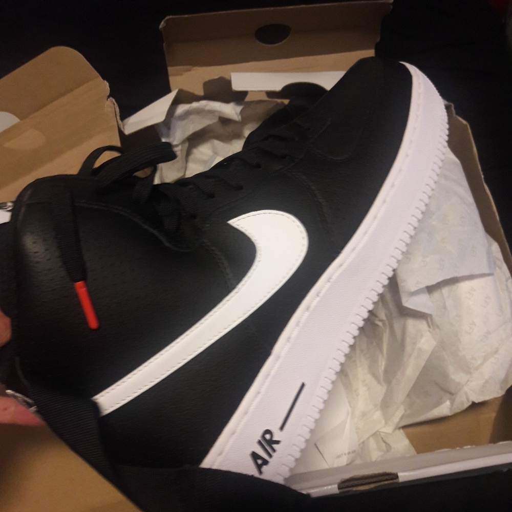 NEW BLACK WHITE NIKE AIR FORCE 1S